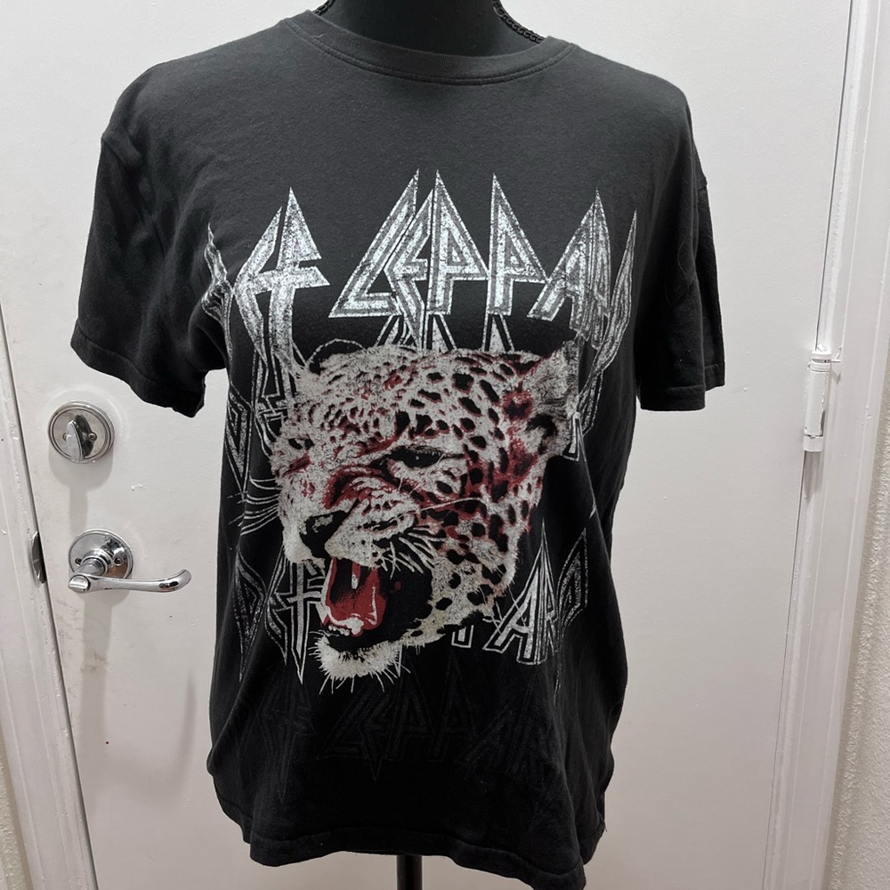 Def Leppard Tee size medium